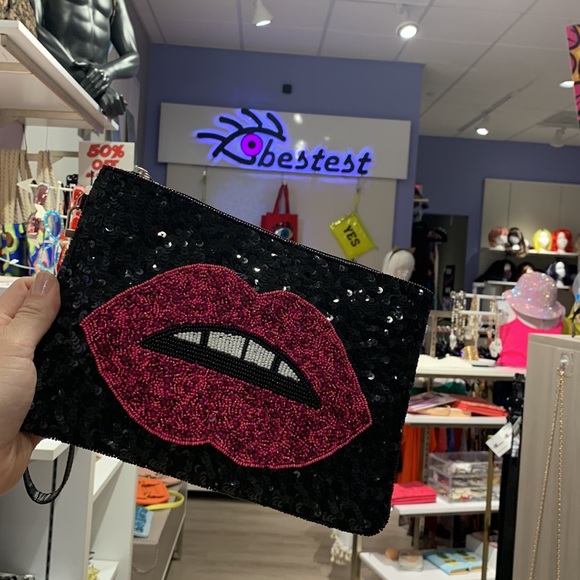 Bead Sequin lip clutch - Picture 8 of 15